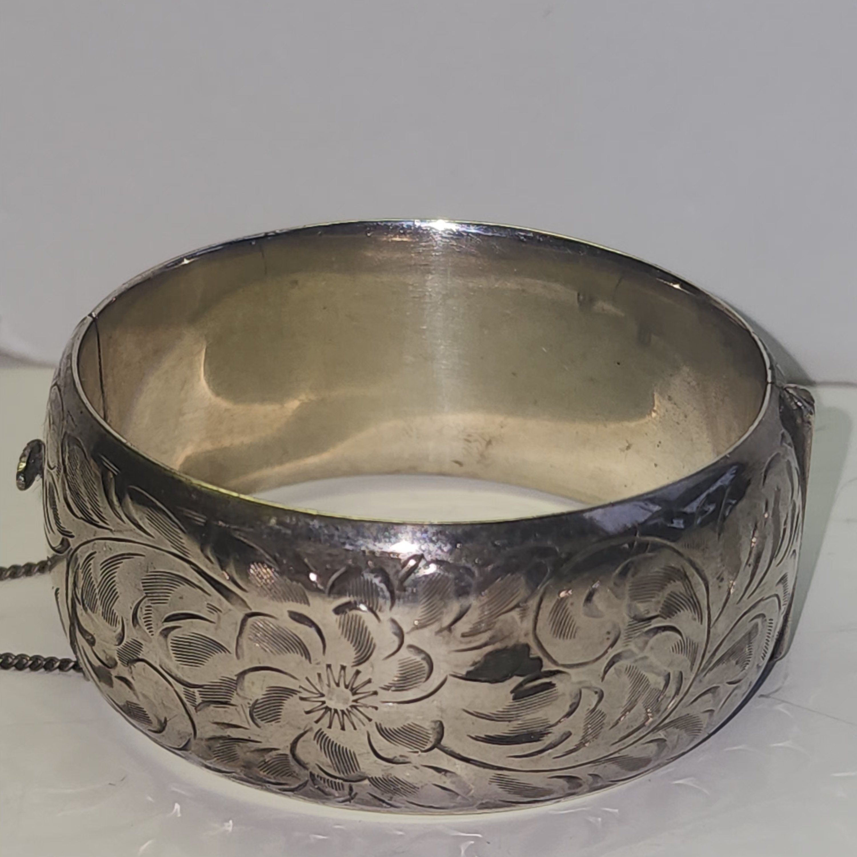 925 Sterling Engraved Floral Hinged Bracelet 1 1/4" (B Mark Inside Diamond)